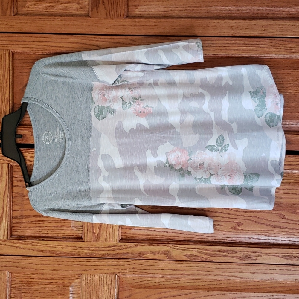 Womens 3/4" Sleeve Top